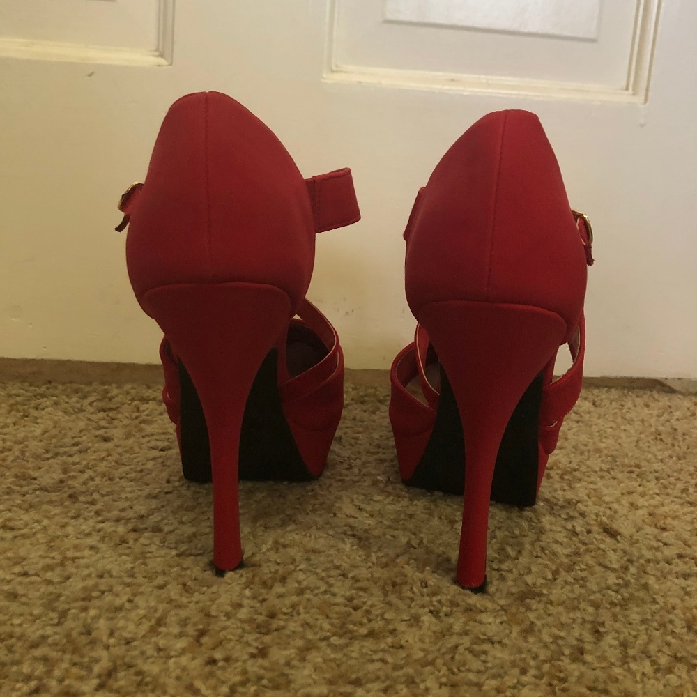 Red heels - Picture 3 of 3